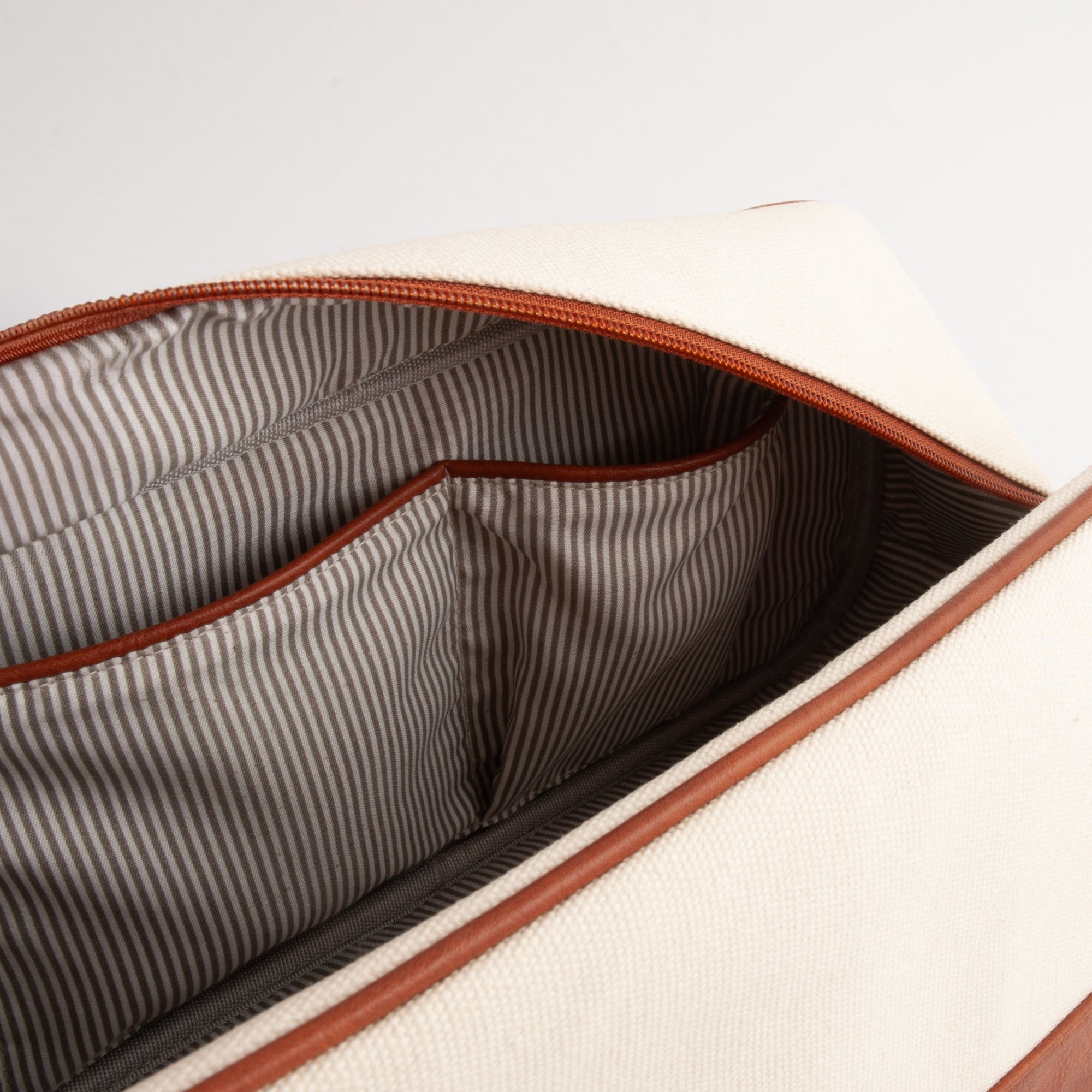 Kaiser Canvas Toiletry Bag - CREAM